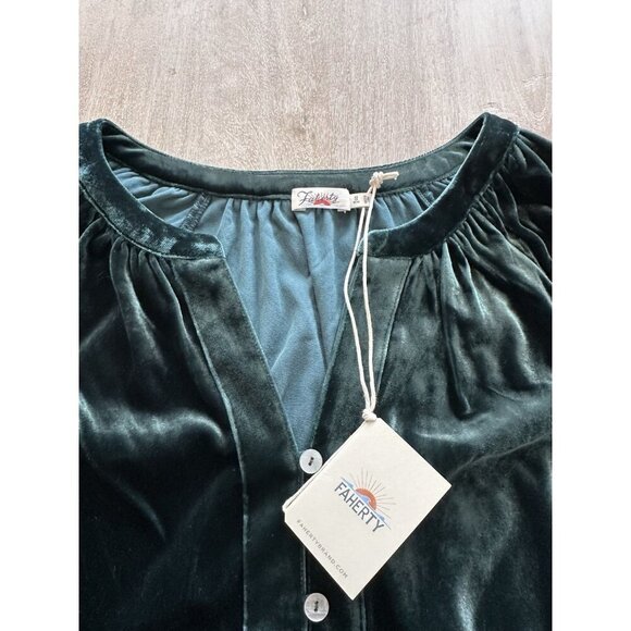 Elegant Velvet Green Blouse - Picture 3 of 8